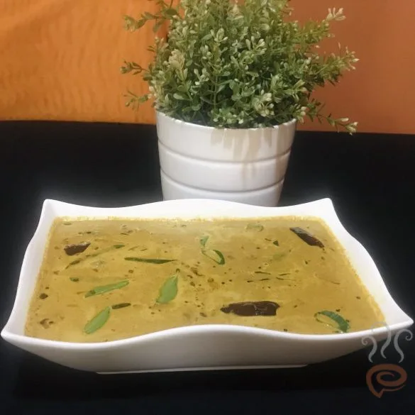 Nadan Varutharacha Kadala Curry/ Black Chickpeas Curry